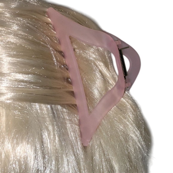 🍁 3/$15 Boutique Triangle Claw Hair Clip - Picture 1 of 6